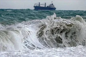 هشدار دریایی سطح زرد در مازندران؛ شنا و قایقرانی ممنوع شد