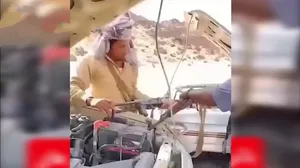 باتری به باتری خودرو با کلاشنیکف!
